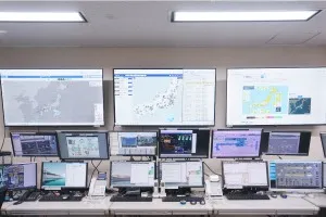 モニターが並ぶオペレーションセンター